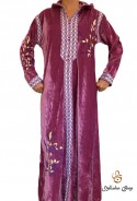 Long-sleeved pink velvet kaftan with embroidery